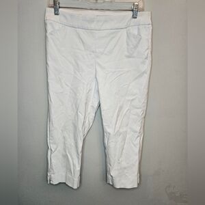 Cleo Women’s White Stretchy Slip On Minimalist Classic Capris. Size M